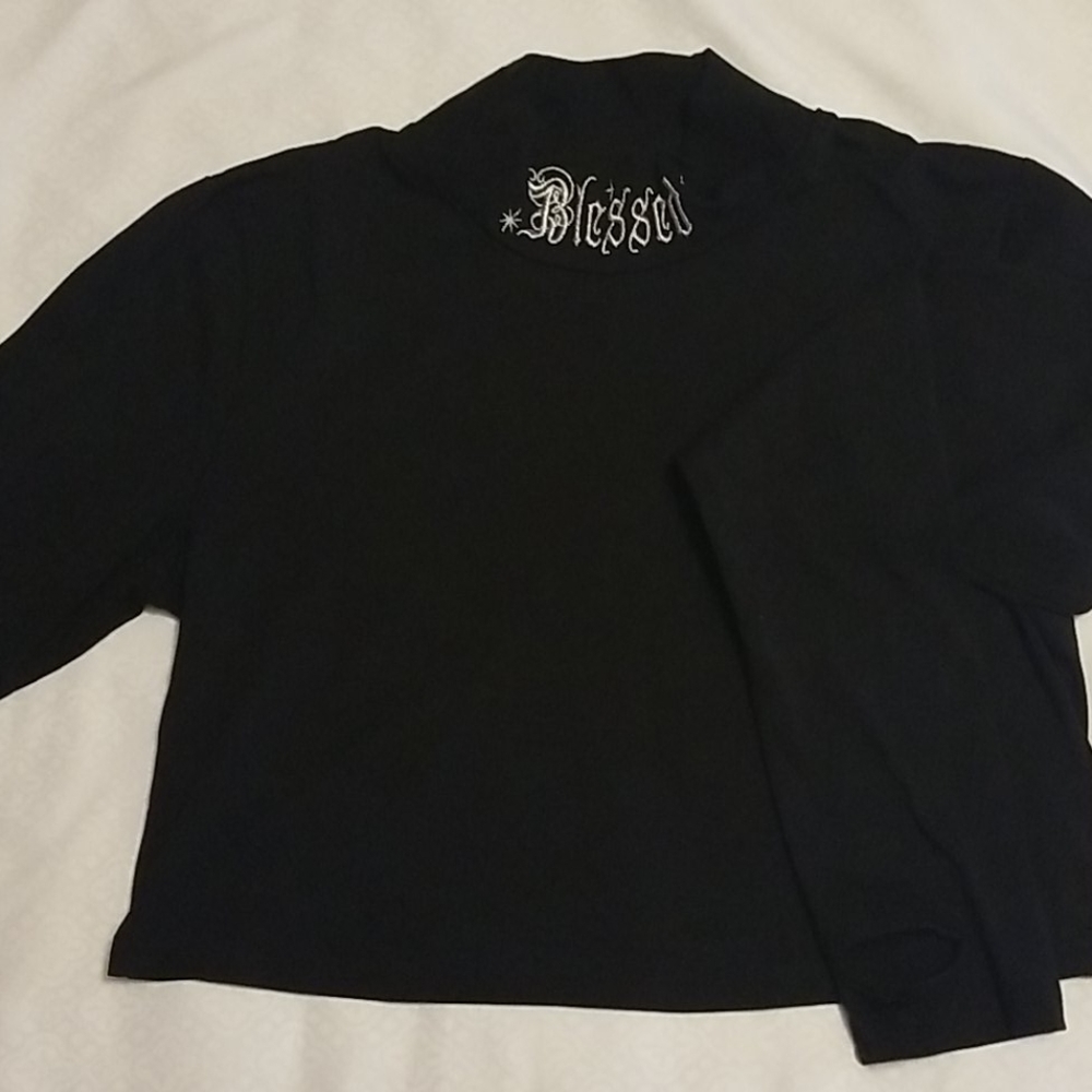WIDOW Long sleeve crop top